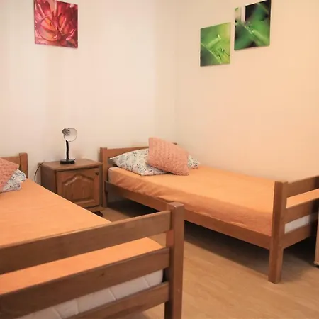 Dona Yellow Apartment *